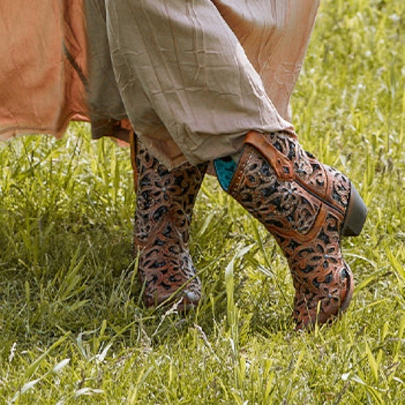 Corral Women's Tan & Black Glitter Inlay Ankle Boots - Picture 9 of 10